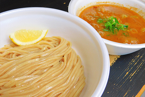 おうちで楽しむ本格つけ麺 極太麺に絡む魚介とんこつと プリプリの牛ホルモンがやみつきのちっちょ看板メニュー 今日のこじゃうま 9月まだまだやってます テイクアウトmenu つけ麺屋 ちっちょ ラーメン つけ麺 西部 こうちドン